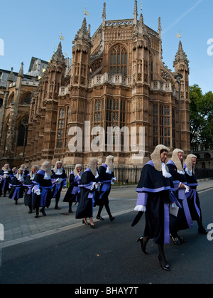 Robe entièrement les juges et QCs arriver au Lord Chancellor's Breakfast au début de l'année juridique à Londres Banque D'Images