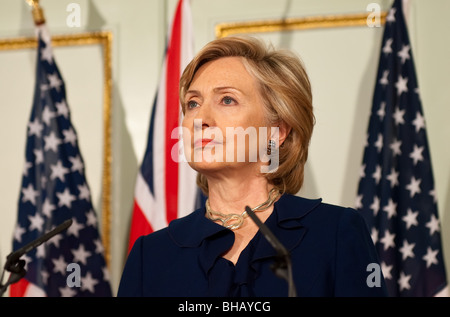 La secrétaire d'Etat américaine Hillary Clinton parle lors d'une conférence de presse Banque D'Images