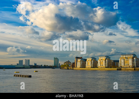 Tamise en face de Isle of Dogs le sud-est de Londres Angleterre Royaume-uni Europe Banque D'Images