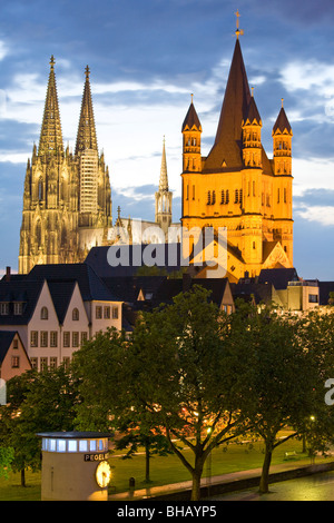 La CATHÉDRALE DE COLOGNE, ÉGLISE ST BRUT. MARTIN, PROMENADE DU RHIN, Cologne, Rhénanie du Nord-Westphalie, Allemagne Banque D'Images