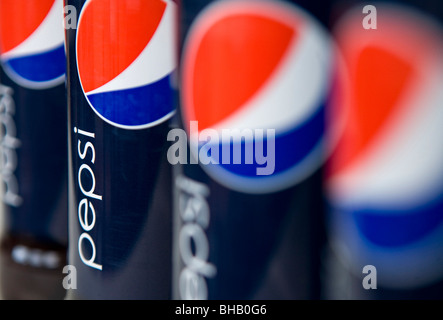 Un regroupement de bouteilles de Pepsi. Banque D'Images