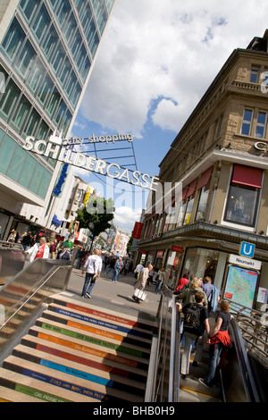 La rue commerçante SCHILDERGASSE À NEUMARKT, Cologne, Rhénanie du Nord-Westphalie, Allemagne Banque D'Images