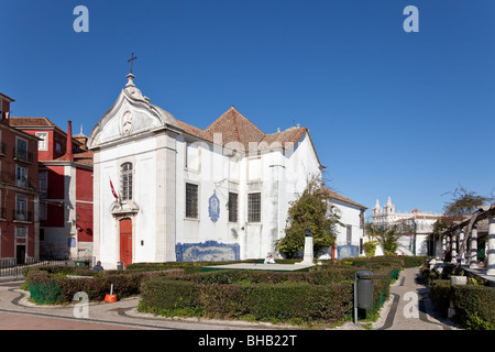 Église de Santa Luzia et Miradouro de Santa Luzia (belvédère / terrasse) dans Alfama. Lisbonne, Portugal. Banque D'Images