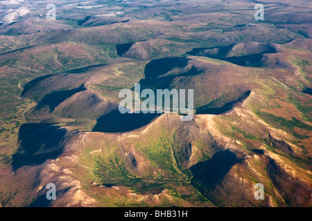 Vue aérienne de la péninsule de Seward, montagnes Kigluaik, automne, dans l'Alaska, USA. Banque D'Images