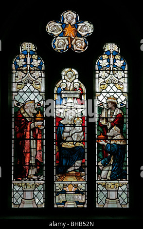 Un vitrail représentant la Nativité et l'Adoration des Mages, St Cuthbert's Church, Kildale, North Yorkshire Banque D'Images