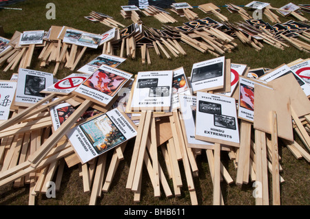 Les Sikhs marquer le 25e anniversaire de Amritsar massacres par l'armée indienne et l'appel d'un État sikh indépendant, pile de plaques Banque D'Images