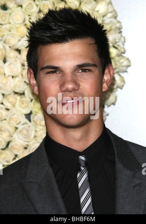 TAYLOR LAUTNER VALENTINES DAY WORLD PREMIERE HOLLYWOOD Los Angeles CA USA 08 Février 2010 Banque D'Images