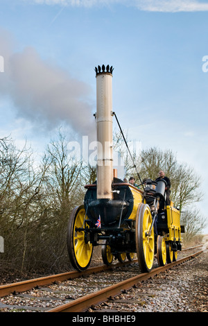 Réplique entièrement fonctionnelle de Stephenson's rocket à l'essai sur l'Avon Valley Railway à Bitton, Bristol South Gloucestershire Banque D'Images