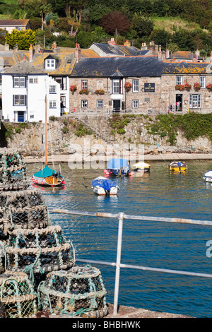 Le Ship Inn sur le port dans l'ancien village de pêcheurs de Mousehole, Cornwall Royaume-Uni Banque D'Images