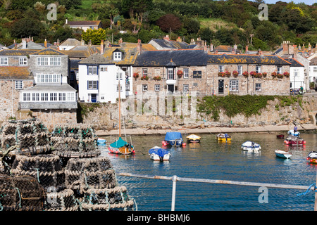 Le Ship Inn sur le port dans l'ancien village de pêcheurs de Mousehole, Cornwall Royaume-Uni Banque D'Images