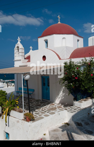 Église rouge à Mykonos, Grèce Banque D'Images
