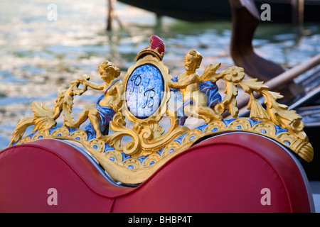 Venise, Vénétie, Italie. Détail d'ornement d'une télécabine. Banque D'Images