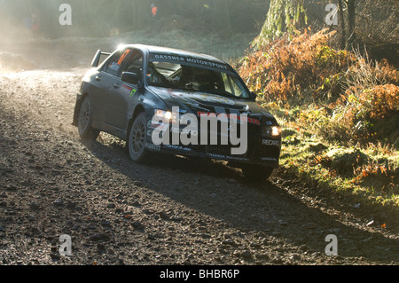 Mitsubishi Evo au soleil sur Wales Rally GB 2008 Banque D'Images