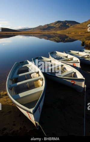 Bateaux sur le Loch Leathan, île de Skye. Banque D'Images