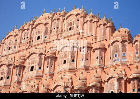 La façade du Hawa Mahal ou Palais des Vents à Jaipur, Rajasthan, Inde Banque D'Images