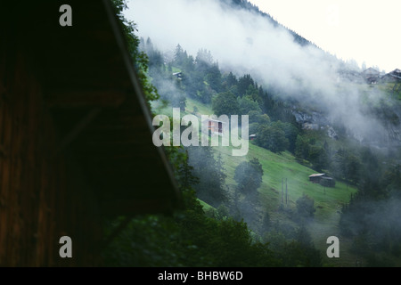 Tôt le matin du brouillard en Suisse ville de Coire Banque D'Images