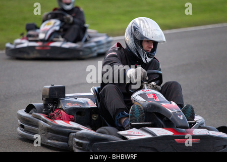 Courses de kart à Raceland karting center près d'Édimbourg en Écosse - populaire auprès des familles et avec les groupes de travail Banque D'Images