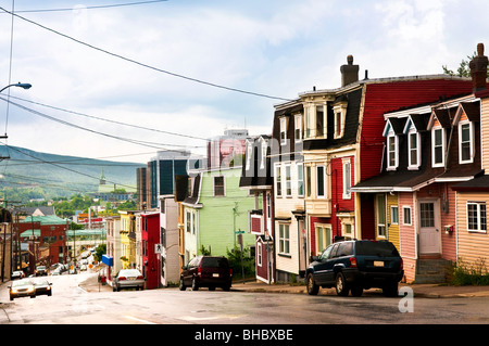 Rue avec ses maisons colorées à Saint-Jean, Terre-Neuve, Canada Banque D'Images