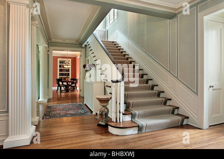 Dans un hall d'accueil traditionnel avec des murs vert Banque D'Images
