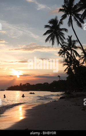 Coucher du soleil à Alona Beach Panglao, Bohol, Philippines, Banque D'Images