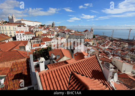 Aperçu au-dessus de l''Alfama du point appelé Miradouros Banque D'Images