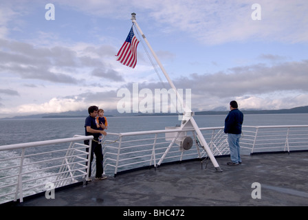 Vue depuis la terrasse du M/V croisière Ferry Taku le passage de l'Intérieur, de l'Alaska Banque D'Images