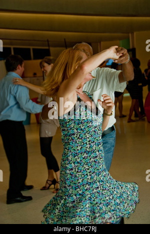 Paris, France, la danse des couples, Salsa Dancing Banque D'Images