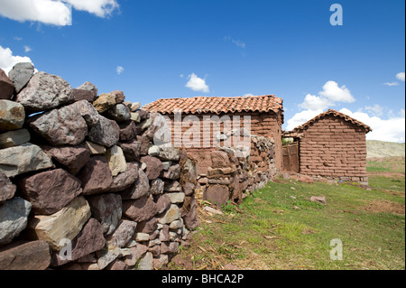 Maisons en Adobe Maragua, jalqa comunity indigène en Bolivie, près de Rennes. Jalqa quechua sont francophones. Banque D'Images