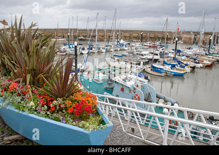 Scène portuaire paisible à Watchet sur la côte du Somerset du Nord Banque D'Images