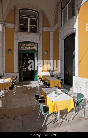 Café Martinho da Arcada à Praca do Comercio Lisbonne, Portugal. C'est le plus ancien café de la capitale et très célèbre. Banque D'Images