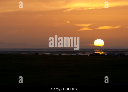 Coucher de soleil sur l'Île Hilbre Péninsule de Wirral UK Banque D'Images