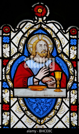 Détail d'un vitrail représentant Jésus Breaking Bread à la Cène, l'église de Saint, le Grand Thirkleby, North Yorkshire Banque D'Images