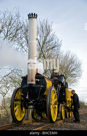 Réplique entièrement fonctionnelle de Stephenson's rocket à l'essai sur l'Avon Valley Railway à Bitton, Bristol South Gloucestershire Banque D'Images