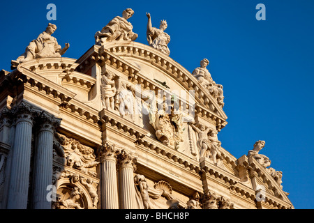 Début de la lumière du matin sur Chiesa di Santa Maria del Giglio à Venise Vénétie Italie Banque D'Images