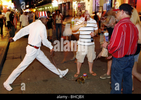 Artiste de rue, Bourbon Street, quartier français, la Nouvelle Orléans, Louisiane, USA Banque D'Images