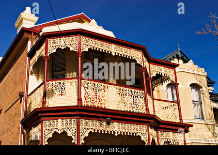 Architecture / fers forgés sur une terrasse chambre situé dans la banlieue de Flemington / Melbourne Victoria en Australie. Banque D'Images