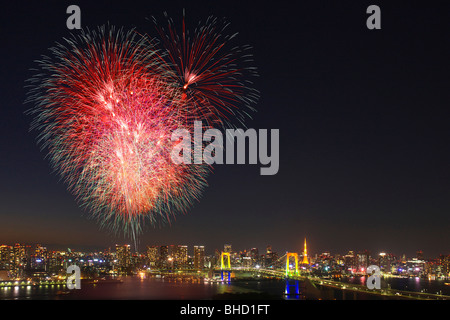 D'artifice plus d'Odaiba, Minato-ku, Tokyo, Japon Banque D'Images