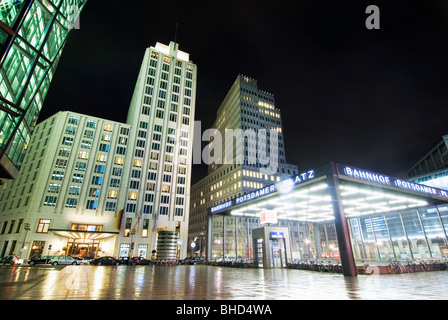 Potsdamer Platz la nuit, Berlin Allemagne. Banque D'Images