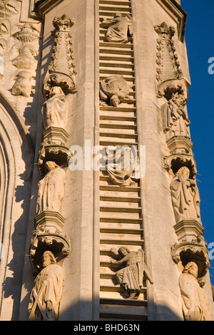 Un détail d'une partie de l'ouest avant de l'abbaye de Bath au coucher du soleil Banque D'Images