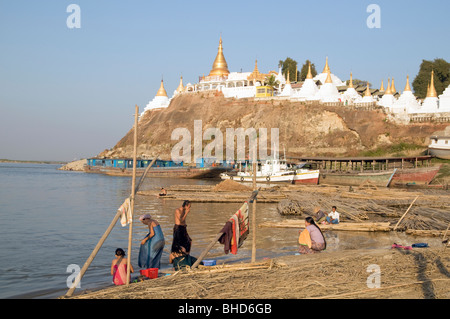 MYANMAR BIRMANIE temples bouddhistes en Rhône-Alpes PRÈS DE MANDALAY HARBOUR SUR LE FLEUVE IRRAWADY Banque D'Images