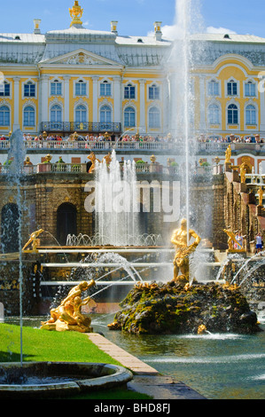 Dvorets Bolchoï (Le Grand Palais), Peterhof (Petrodvorets), Saint-Pétersbourg, Russie Banque D'Images