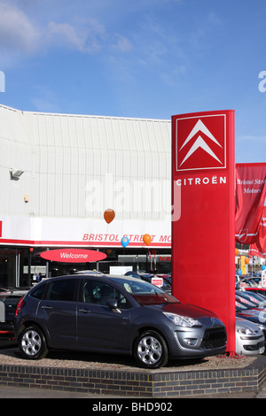 Une rue de Bristol Motors concessionnaire Citroën dans une ville du Royaume-Uni. Banque D'Images