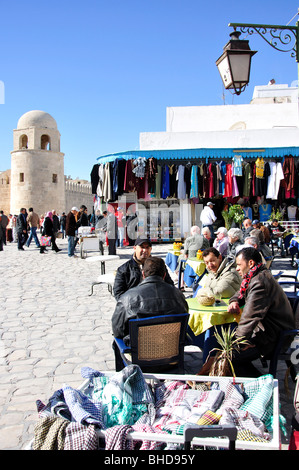 Restaurant en plein air à l'extérieur de la Grande Mosquée, Sousse, Sousse, Tunisie Gouvernorat Banque D'Images