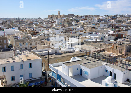 Vue sur Médina montrant Kasbah à distance, le Gouvernorat de Sousse, Sousse, Tunisie Banque D'Images