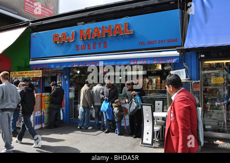 Raj Mahal. Sweet Shop à Whitechapel à Londres UK Banque D'Images