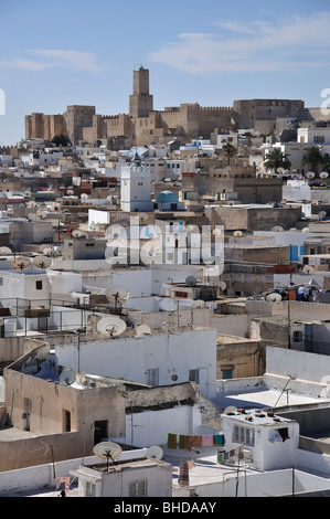 Vue sur Médina montrant Kasbah à distance, le Gouvernorat de Sousse, Sousse, Tunisie Banque D'Images