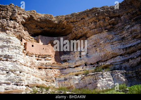 Montezuma's Castle ruines indiennes près de Sedona en Arizona. Ce site national est disponible pour être vue facilement. Banque D'Images