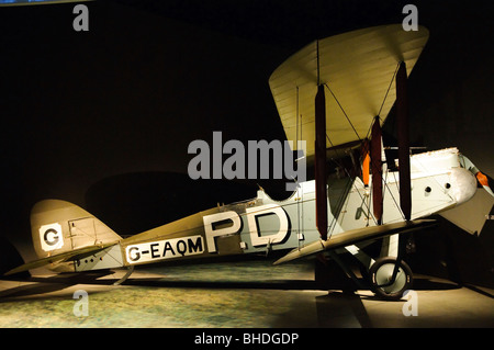 Australian War Memorial planes Canberra Australia // CANBERRA, Australia — des avions sont exposés au Australian War Memorial. Ce monument national commémore les sacrifices militaires consentis par les Australiens dans divers conflits au cours de l'histoire. Banque D'Images