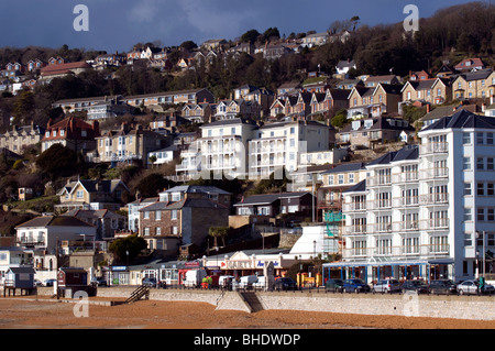 Plage de Ventnor, avec le logement de l'époque victorienne, Ventnor, île de Wight, Angleterre, RU, FR. Banque D'Images