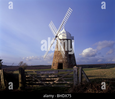 Moulin à vent Halnaker sur les South Downs au-dessus de Chichester en hiver Banque D'Images